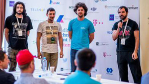 Hackathon-ul Techsylvania a fost câştigat de un dispozitiv care măsoară intensitatea solară şi puterea vântului