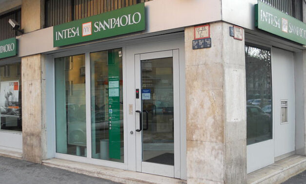 Consiliul Concurenţei analizează preluarea First Bank de către Intesa Sanpaolo Bank