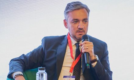 George Niculescu (ANRE): Trebuie impus un prag la montarea panourilor fotovoltaice de către prosumatori
