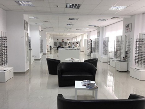 Lensa a deschis cel mai mare showroom de optică din România