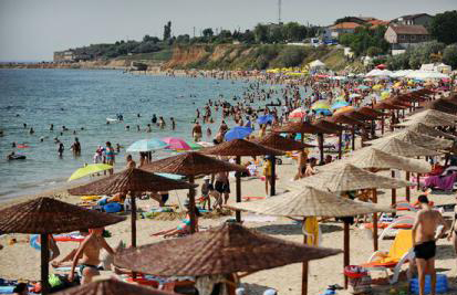 Record: peste 4 milioane de turiști vor ajunge în acest an pe litoral și în Deltă