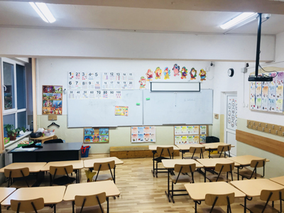 Telekom Romania a implementat o soluţie Smart City în Alba-Iulia: sistem de iluminat inteligent pentru o şcoală gimnazială